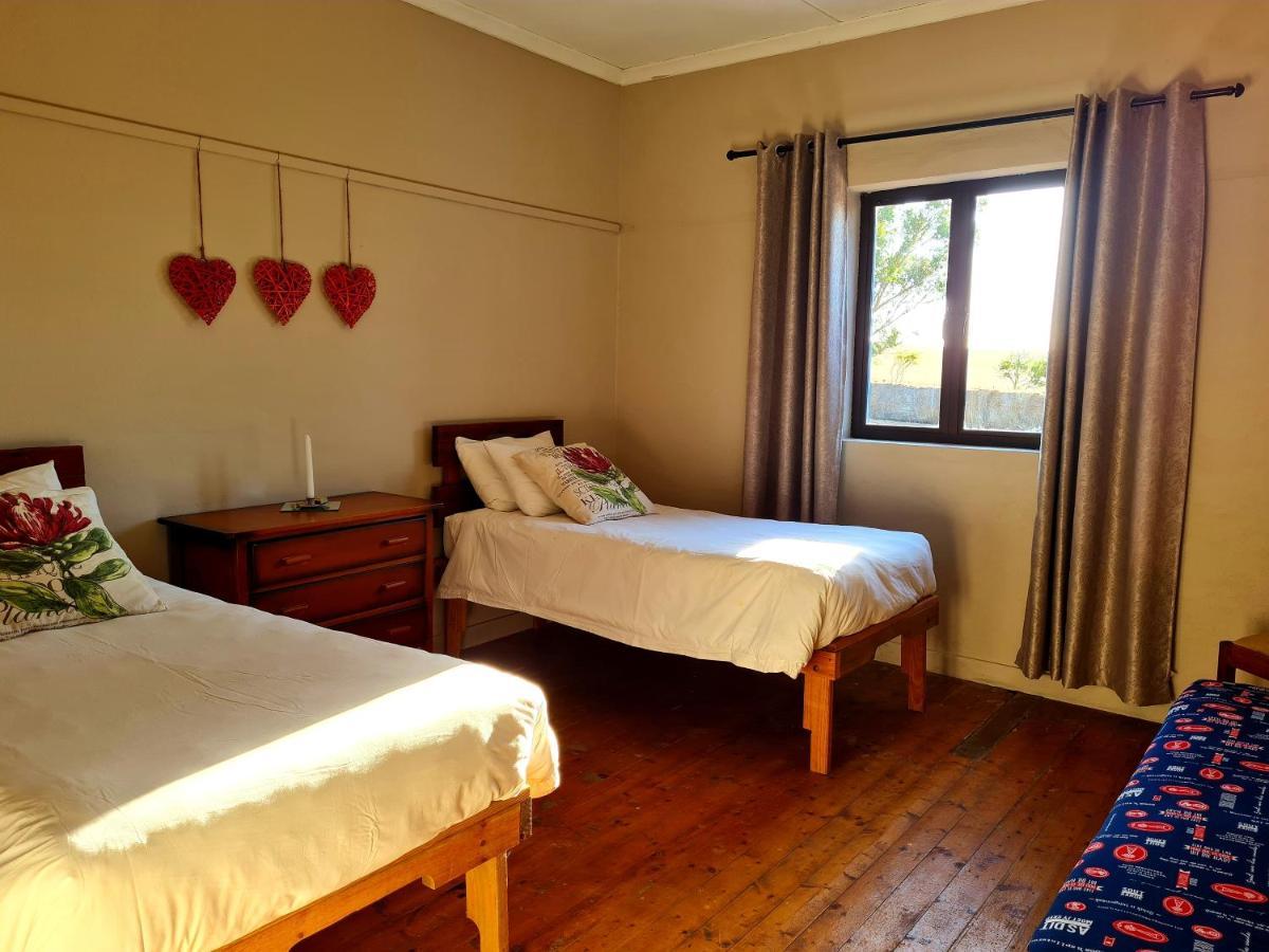 Blouhuis Retreat With A Hot Tub