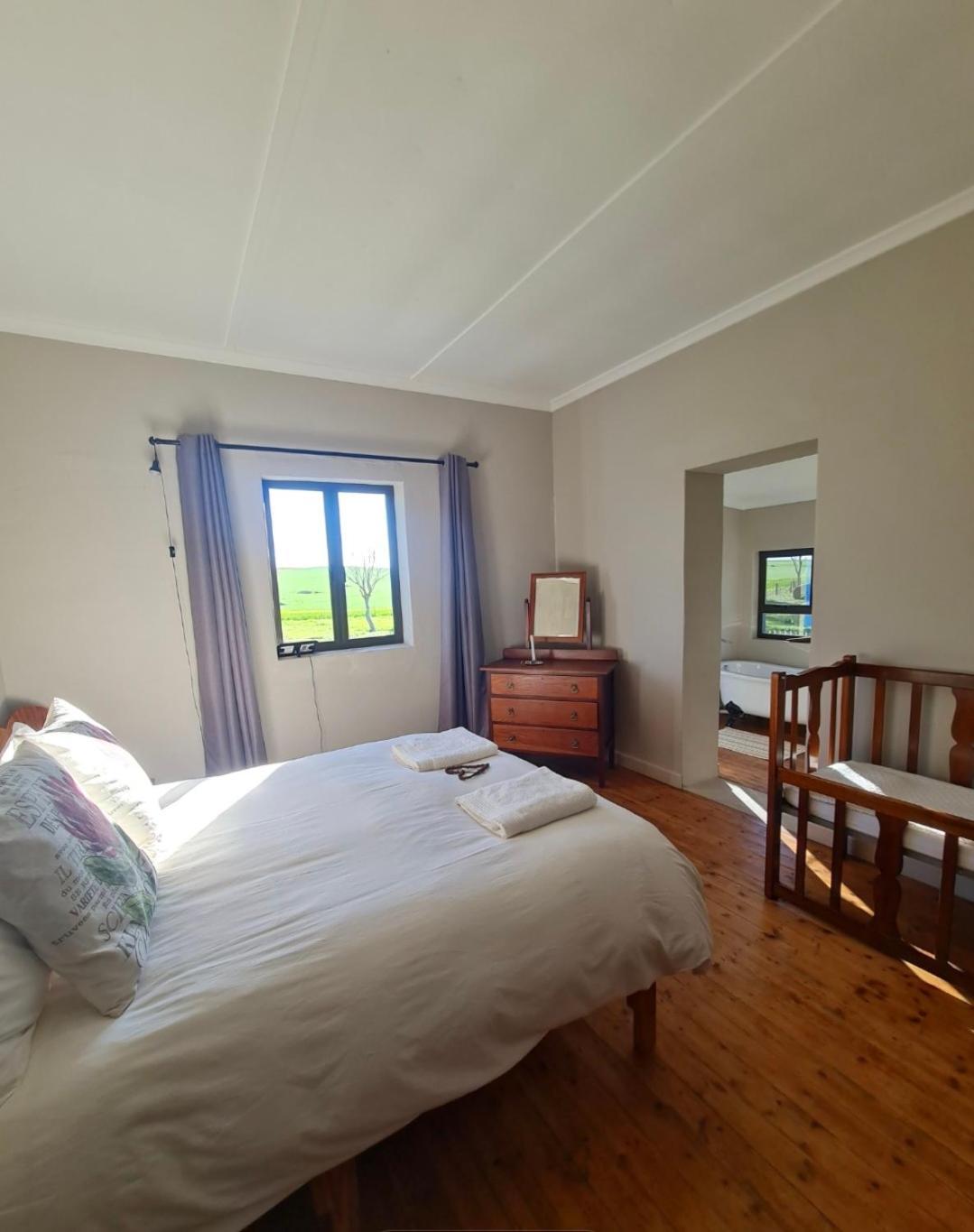 Blouhuis Retreat With A Hot Tub
